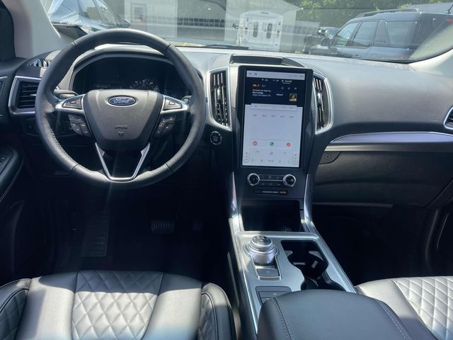 2024 Ford Edge Titanium photo 14