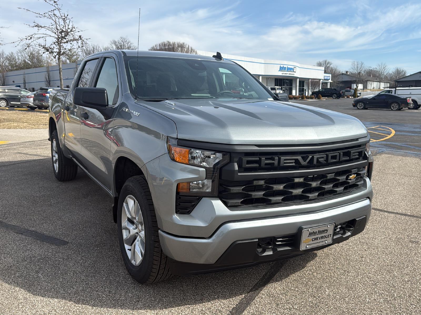 2025 Chevrolet Silverado 1500 Custom photo 2