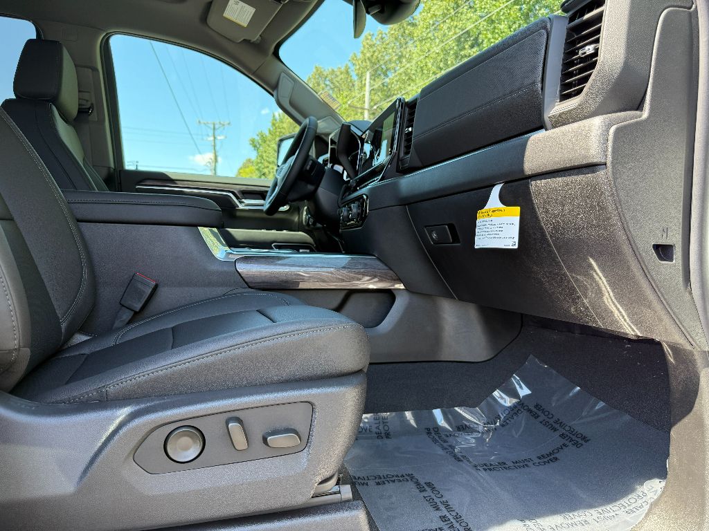 2025 Chevrolet Silverado 2500HD LTZ photo 29