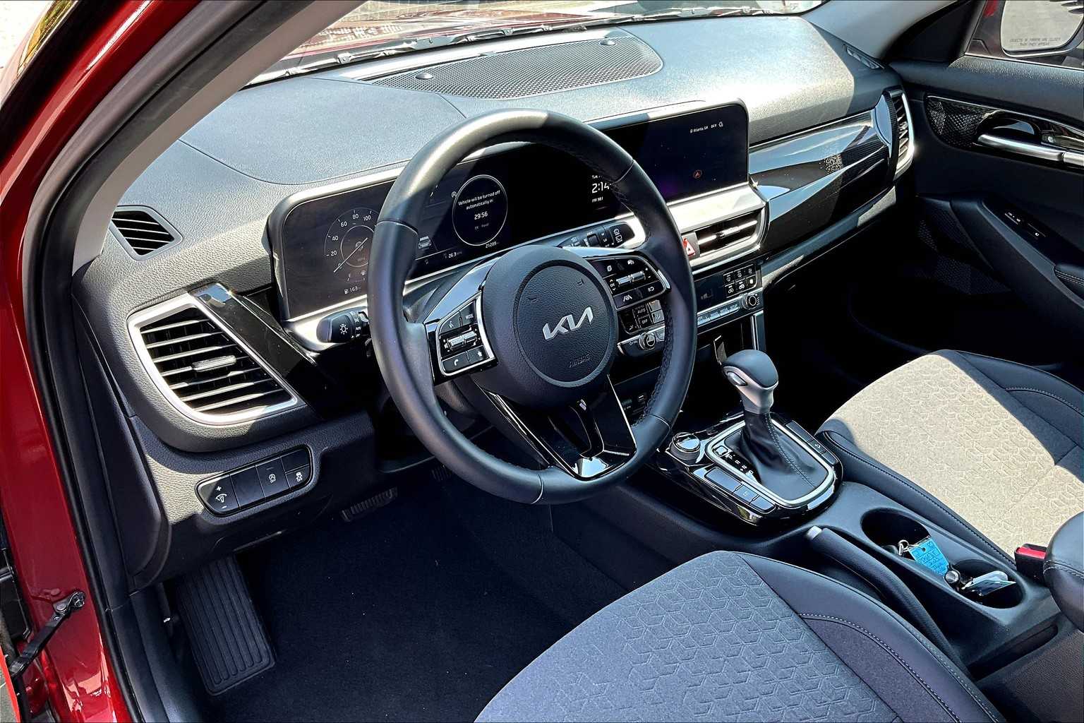 2024 Kia Seltos S photo 12