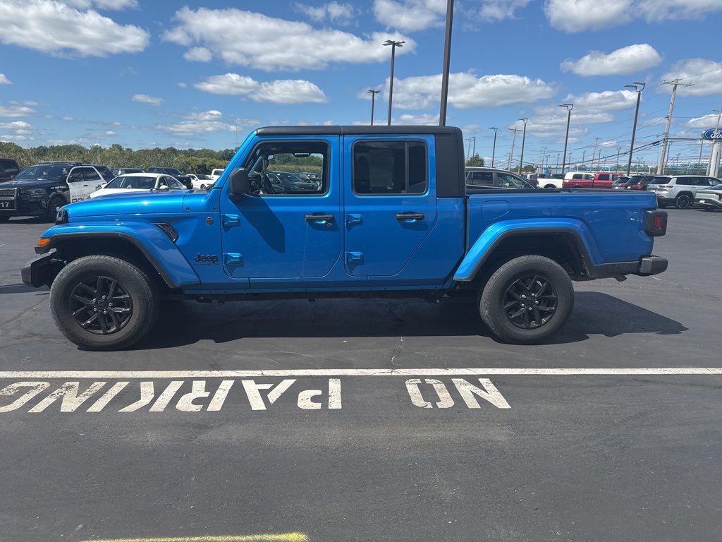 2022 Jeep Gladiator Altitude photo 2