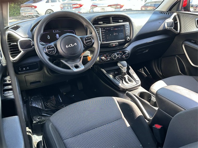 2023 Kia Soul LX photo 2