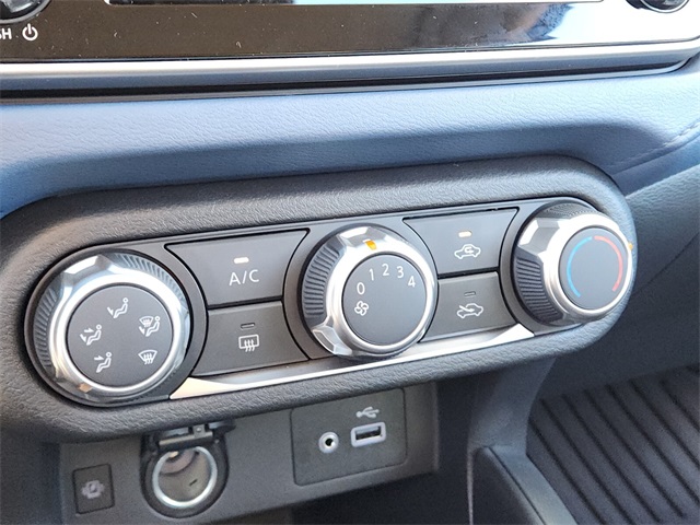2025 Nissan Versa SV photo 11