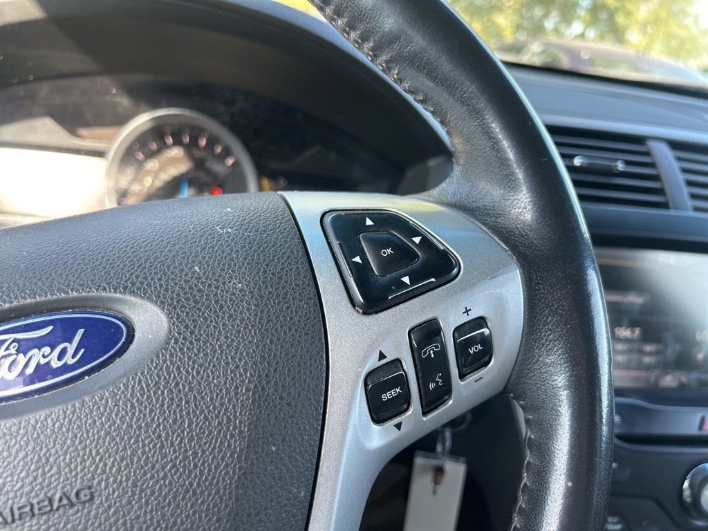 2015 Ford Explorer XLT photo 24