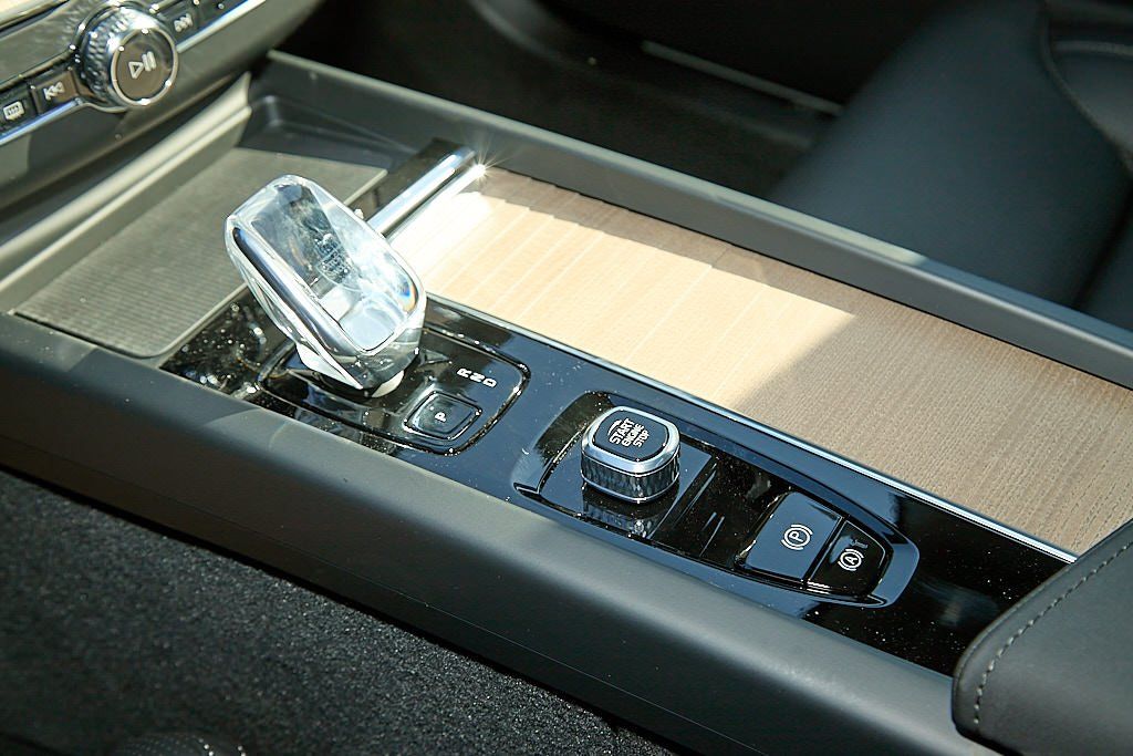 2026 VOLVO XC60 - Image 16