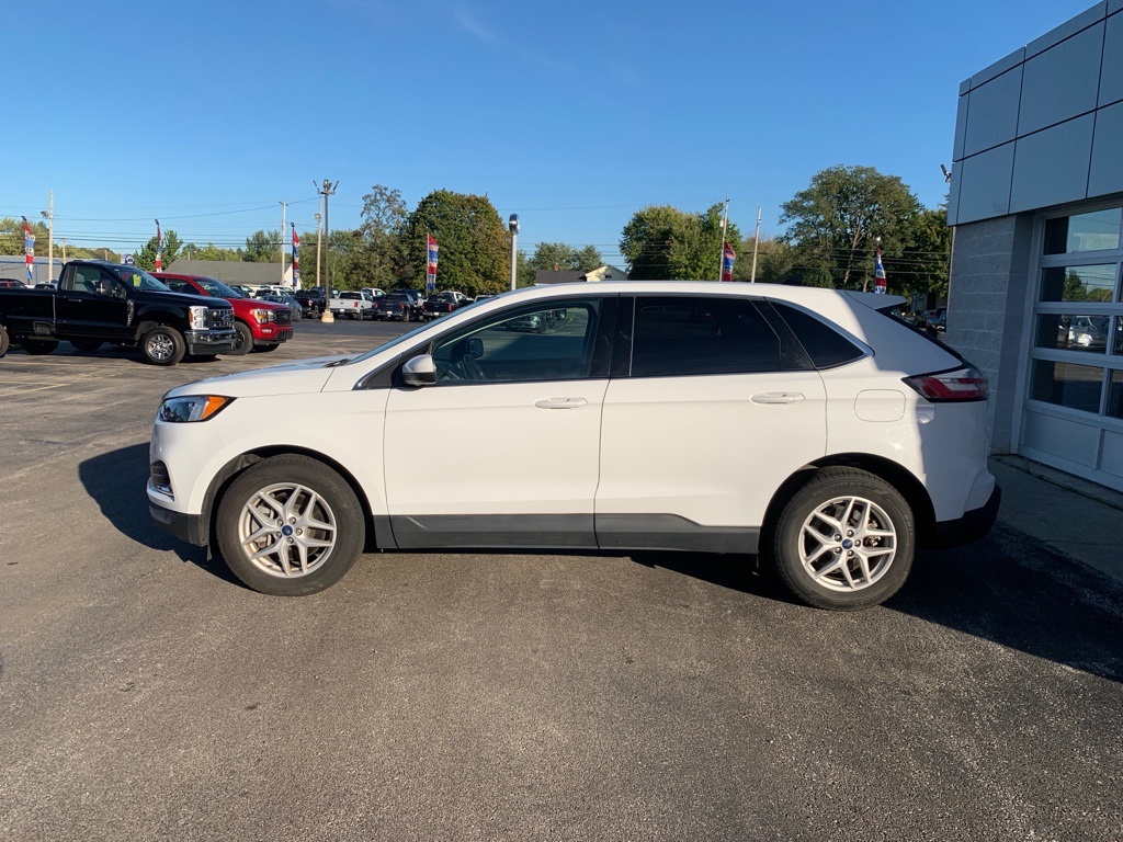 2022 Ford Edge SEL photo 3