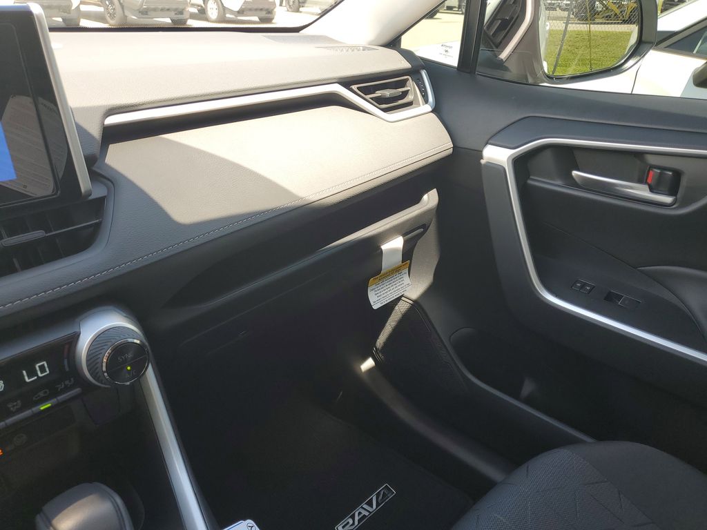 2025 Toyota RAV4 Hybrid XLE photo 27