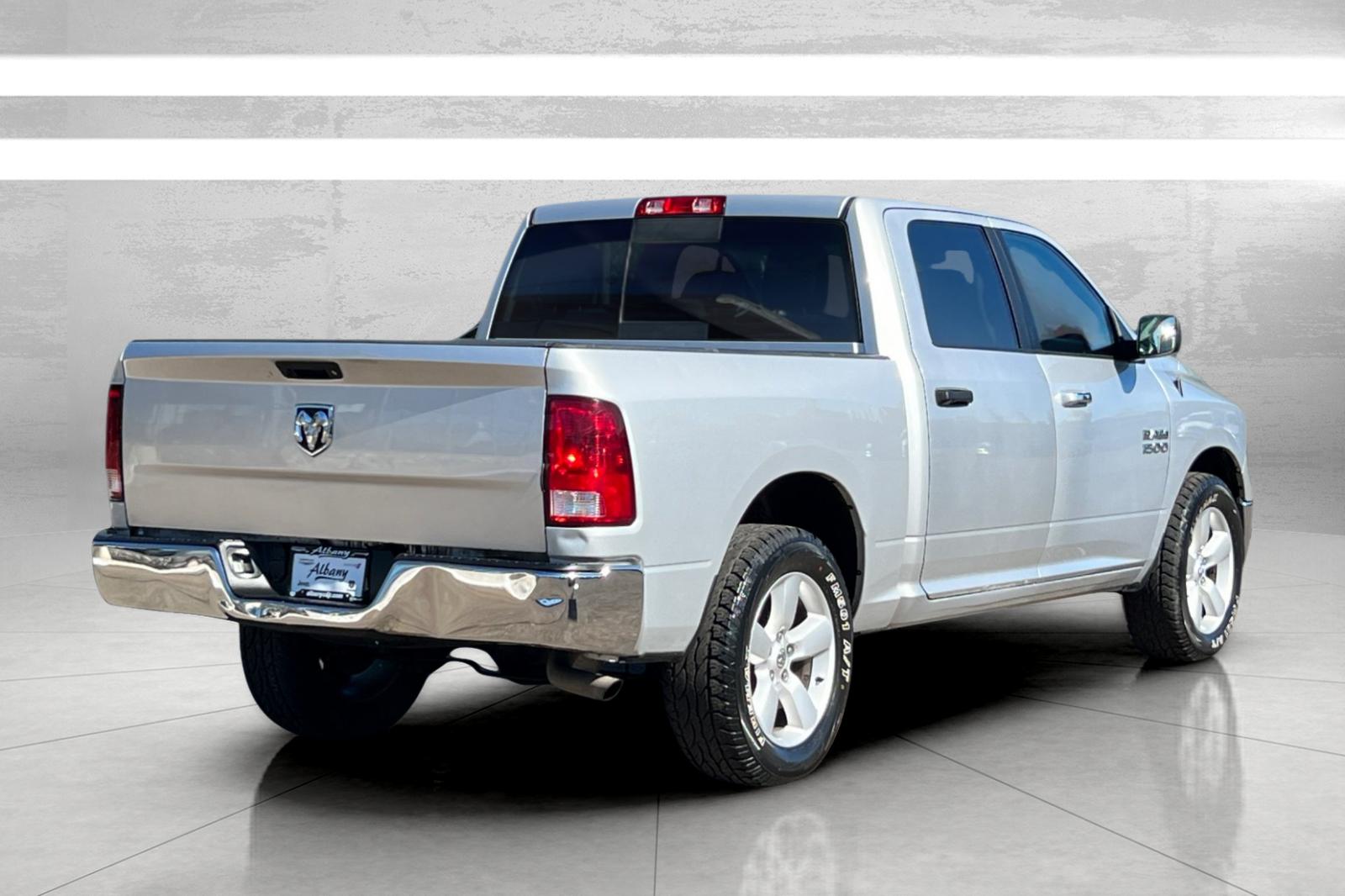 2018 Ram 1500 SLT photo 3