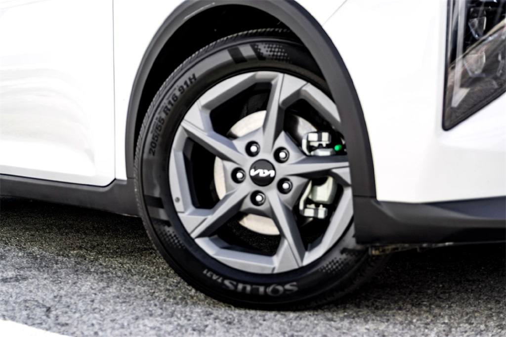 2025 Kia K4 LXS photo 2