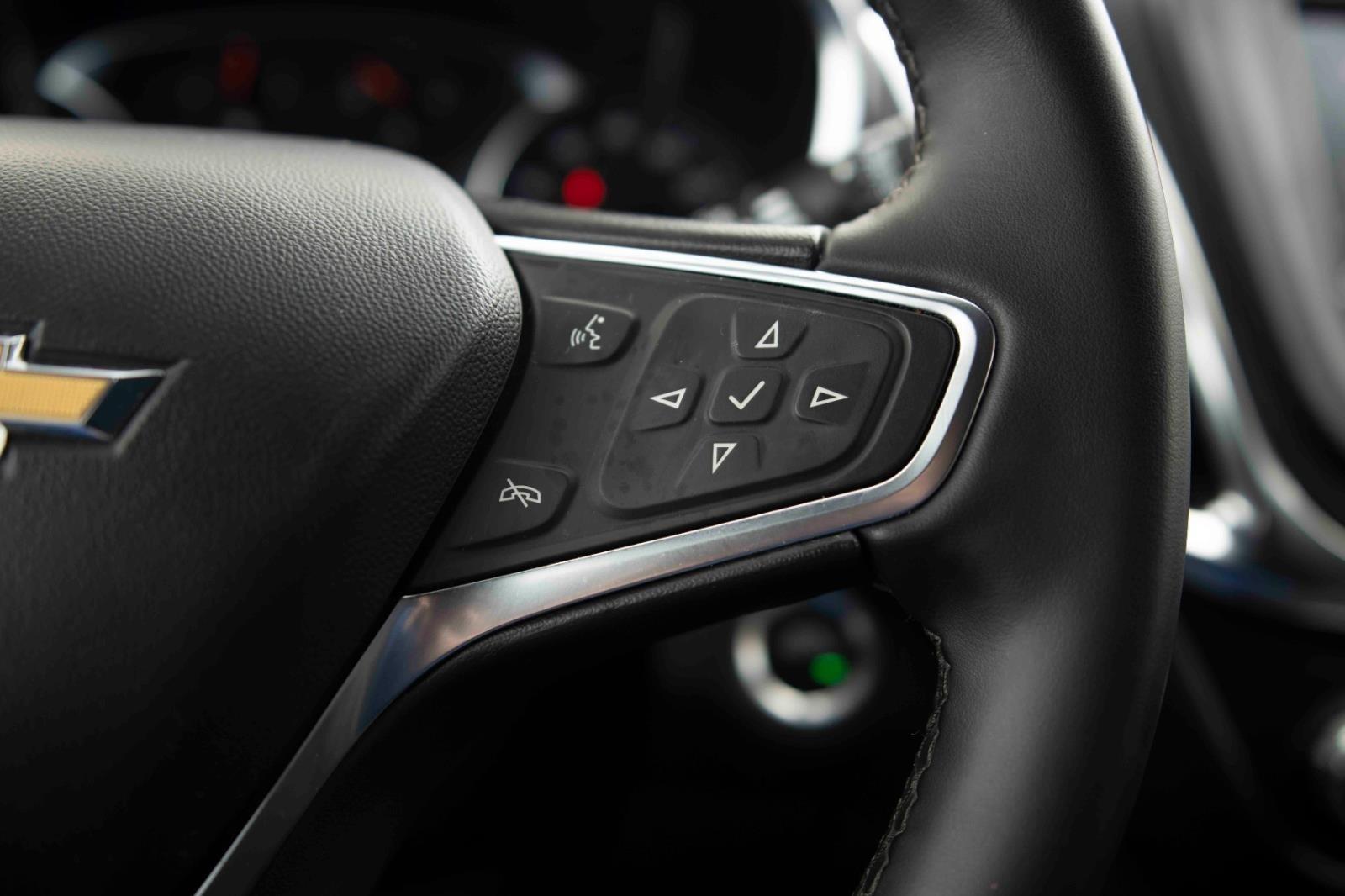 2024 Chevrolet Equinox LT photo 2