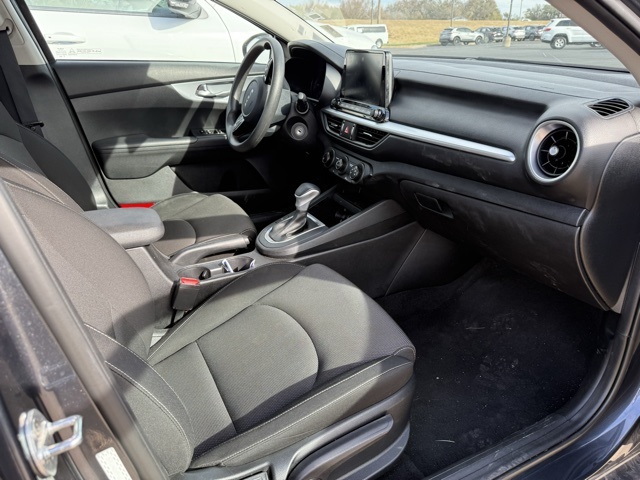 2023 Kia Forte LXS photo 4