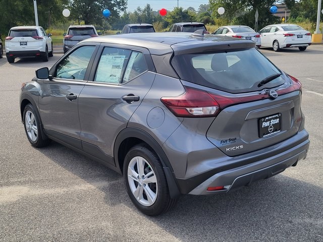 2025 Nissan Kicks Play S photo 4