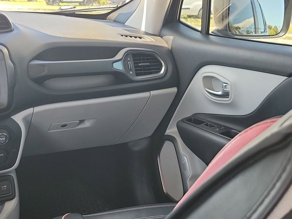 2022 Jeep Renegade Latitude photo 24