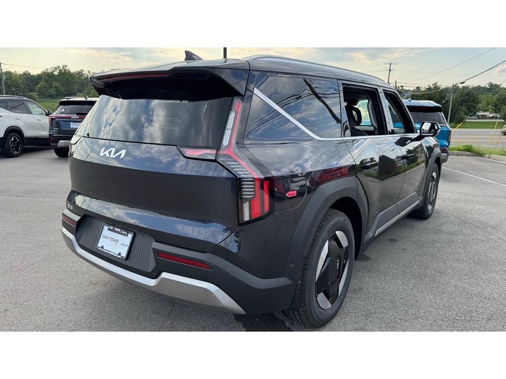 2026 Kia EV9 Wind photo 2