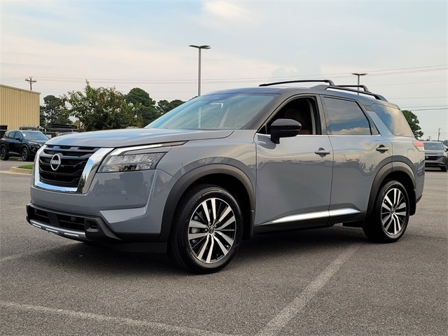 2025 Nissan Pathfinder Platinum photo 4