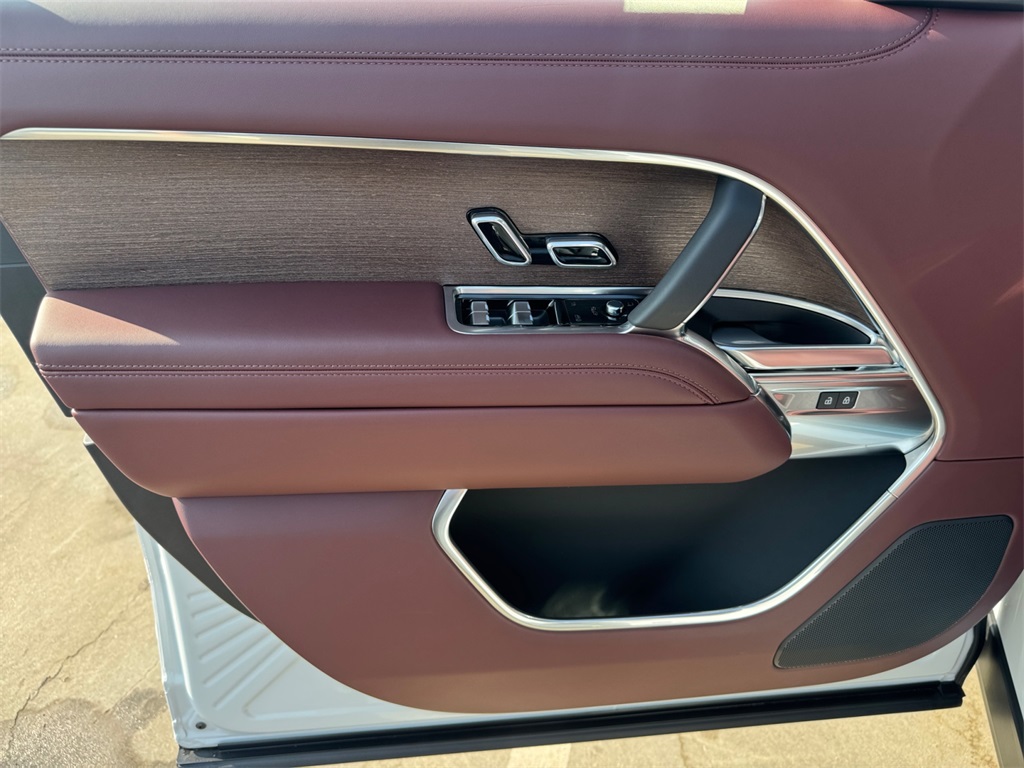 2025 Land Rover Range Rover SE photo 17
