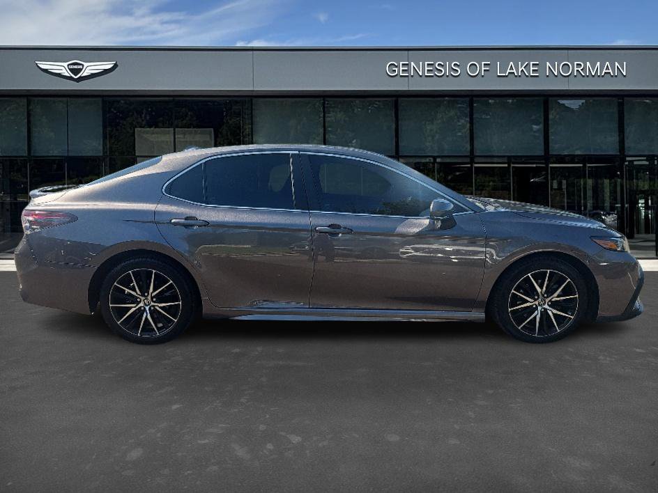 2023 Toyota Camry SE photo 3