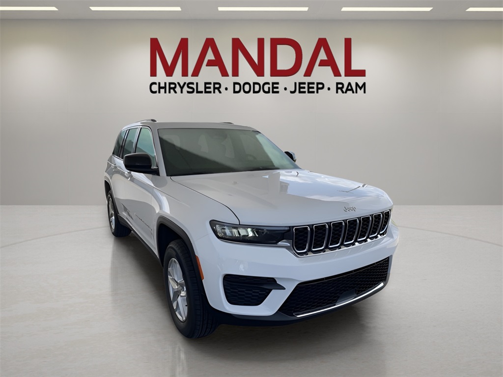 2025 Jeep Grand Cherokee Laredo X photo 3