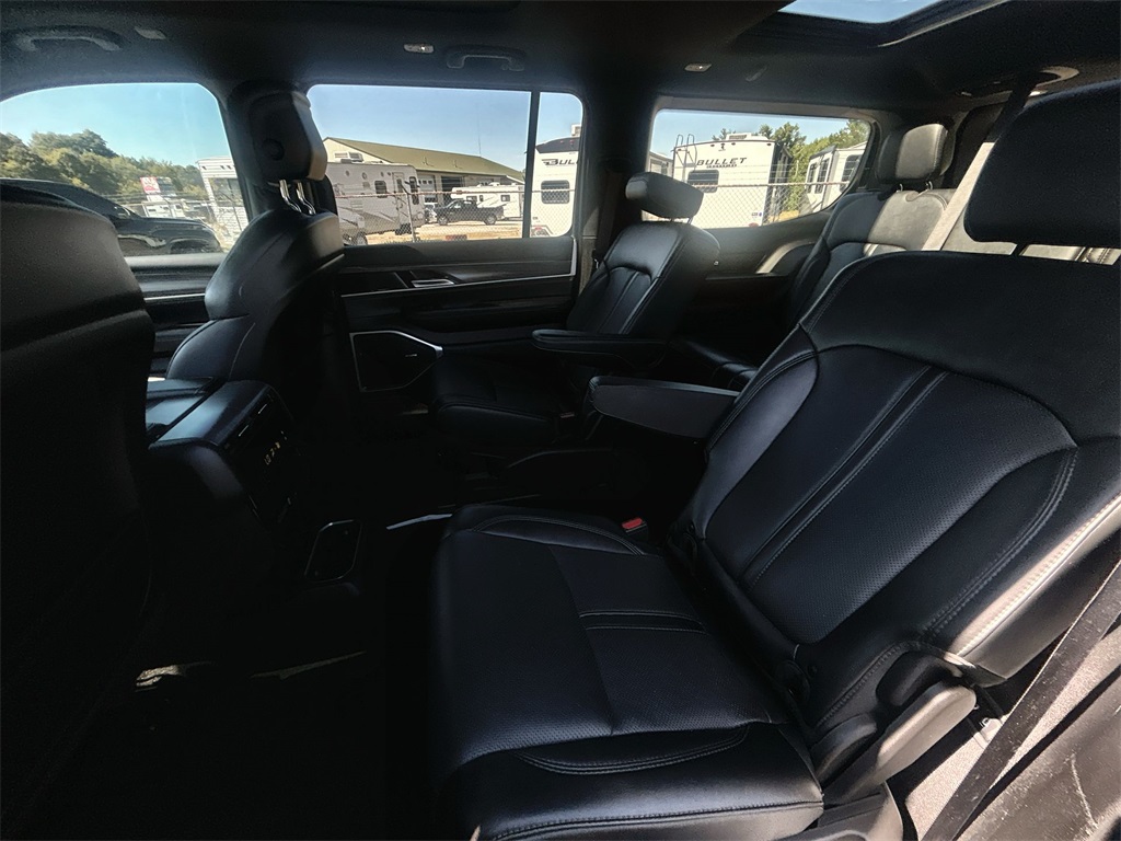 2023 Jeep Wagoneer Series II photo 12