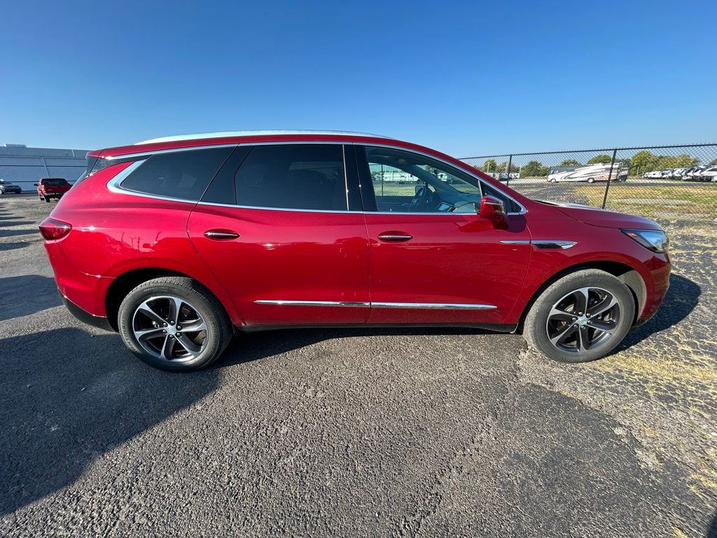2020 Buick Enclave Essence photo 3