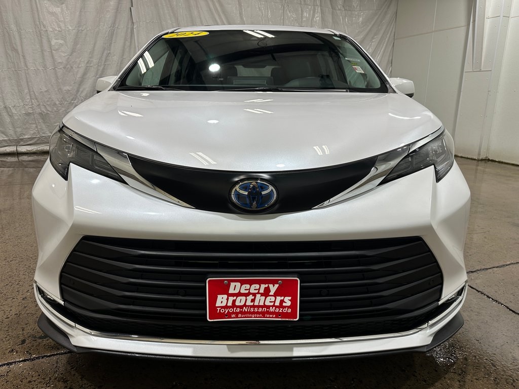 2024 Toyota Sienna XLE photo 10