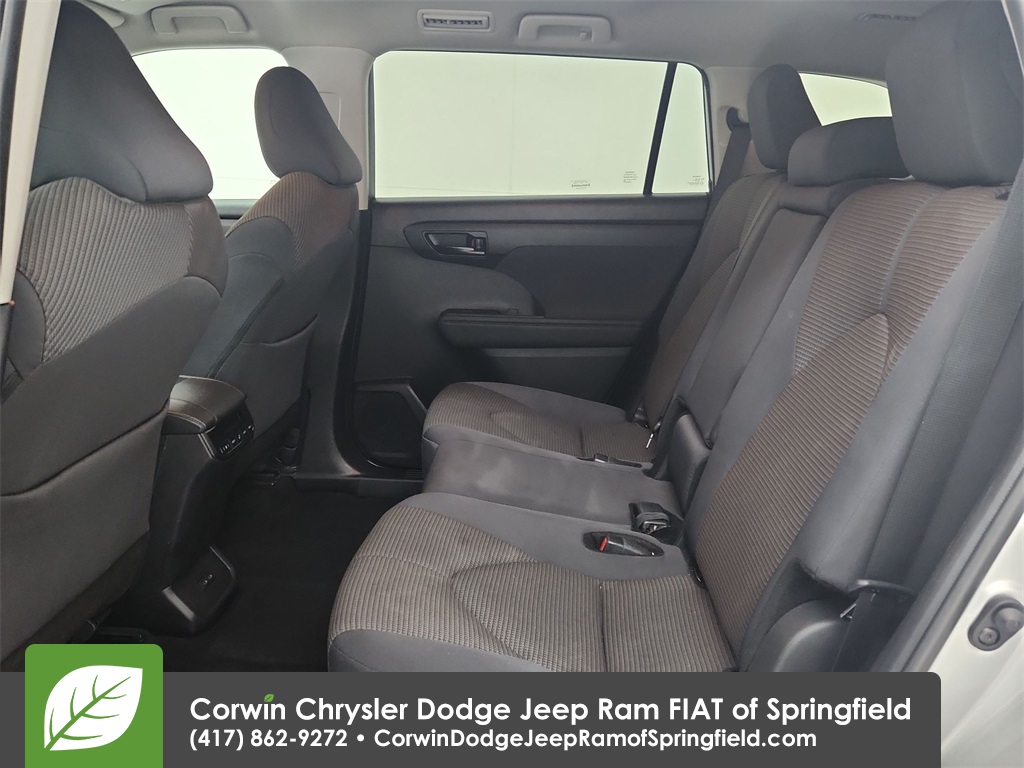2024 Toyota Highlander LE photo 27