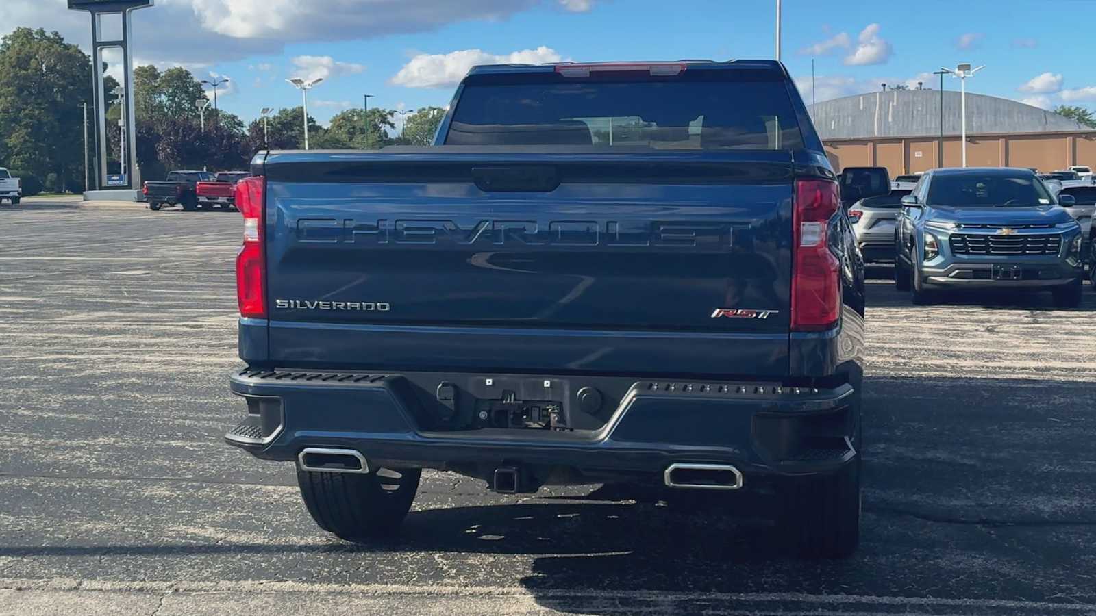 2022 Chevrolet Silverado 1500 RST photo 2
