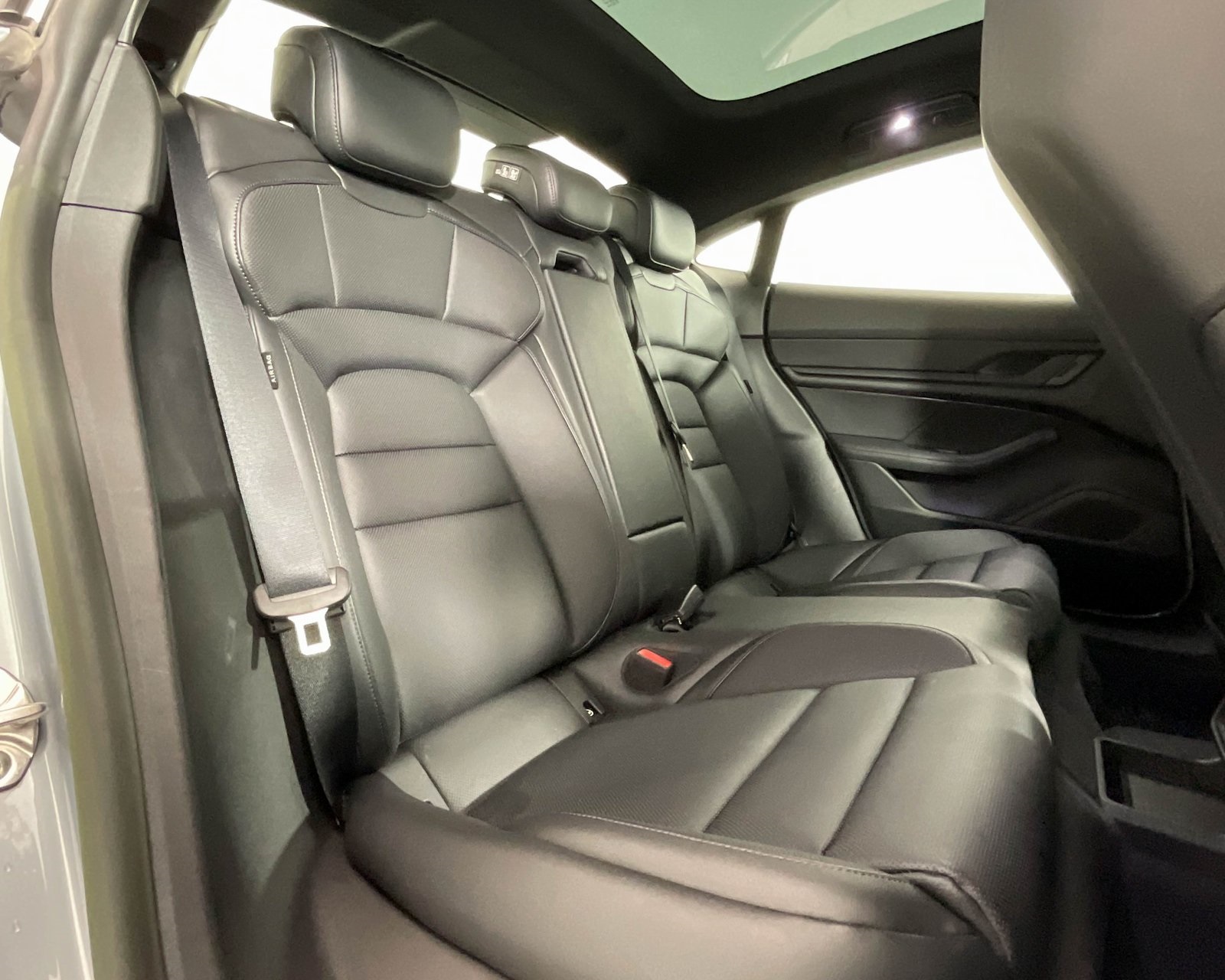 2023 Porsche Taycan S photo 24