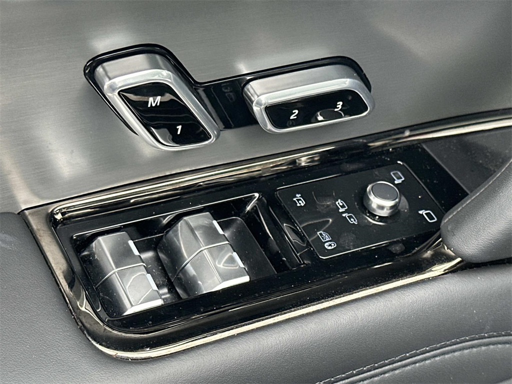 2025 Land Rover Range Rover Sport SE photo 15