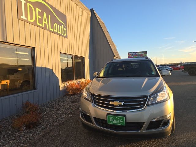 2013 Chevrolet Traverse 1LT photo 2
