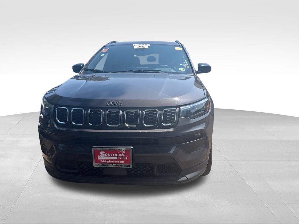 2024 Jeep Compass Latitude Lux photo 4