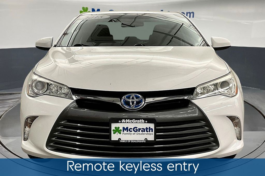 2015 Toyota Camry LE photo 3