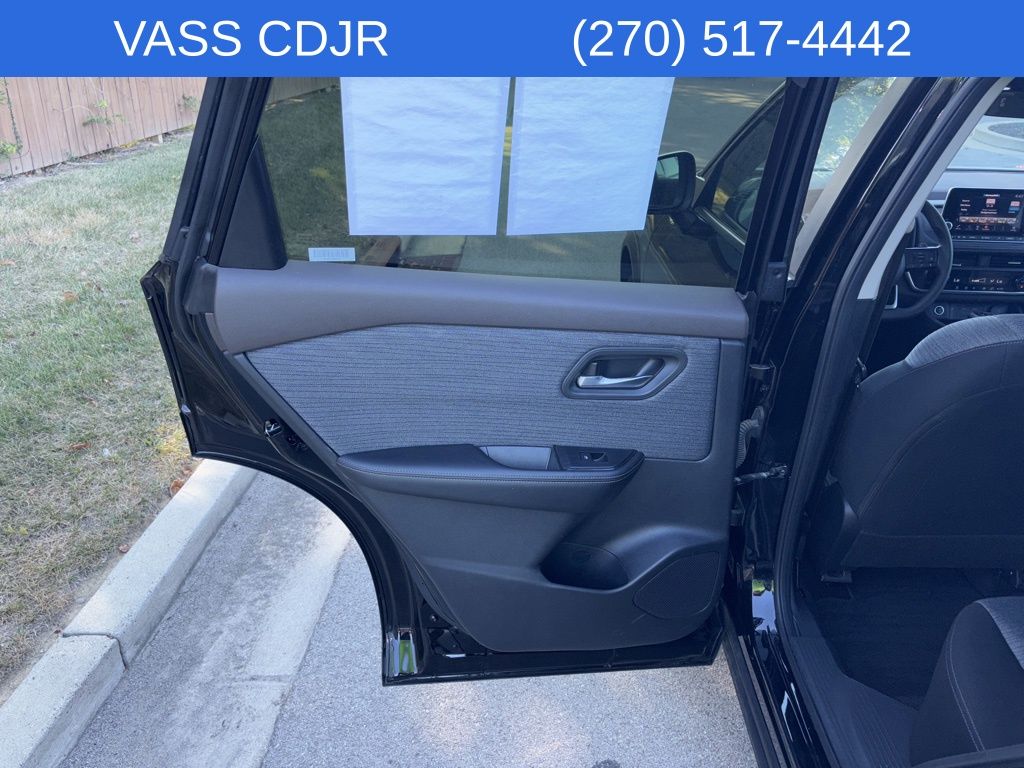 2023 Nissan Rogue SV photo 25