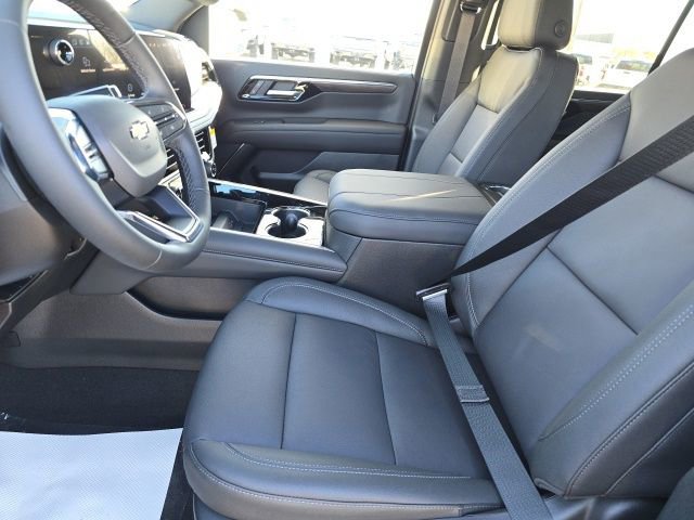 2026 Chevrolet Suburban LT photo 4