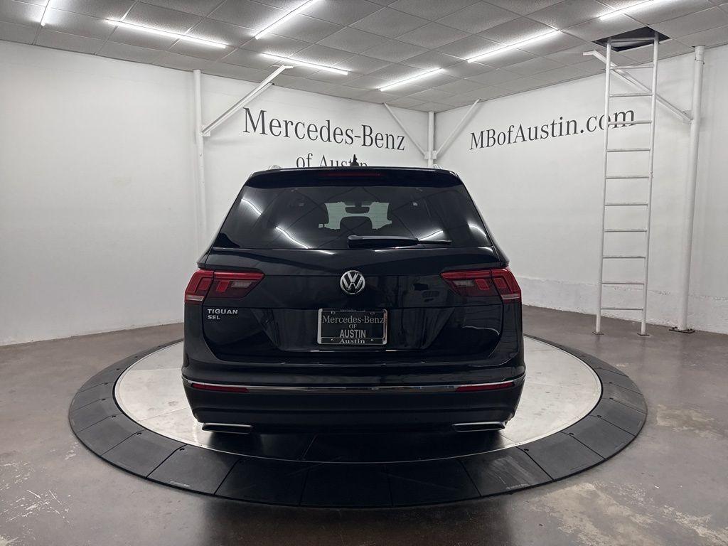 2019 Volkswagen Tiguan SEL R-Line photo 4