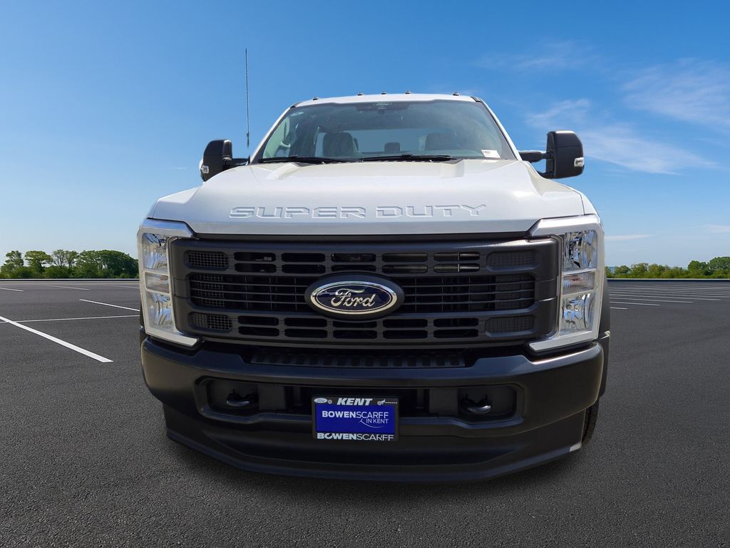 New 2025 Oxford White Ford XL image 2