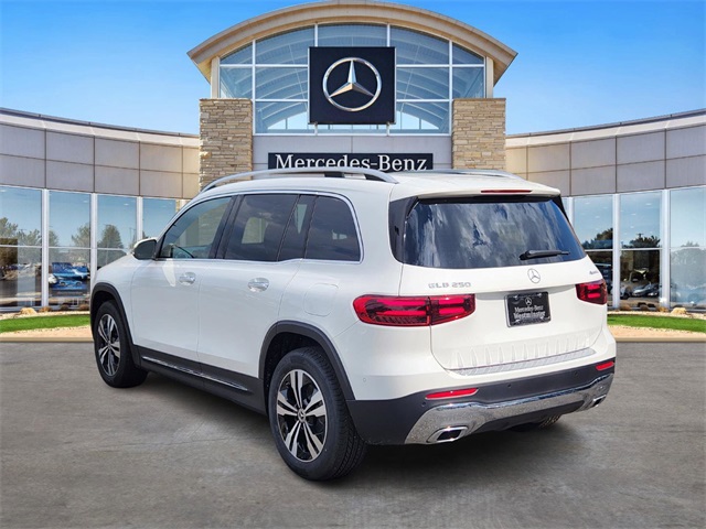 2026 Mercedes Benz GLB 250 4MATIC photo 3