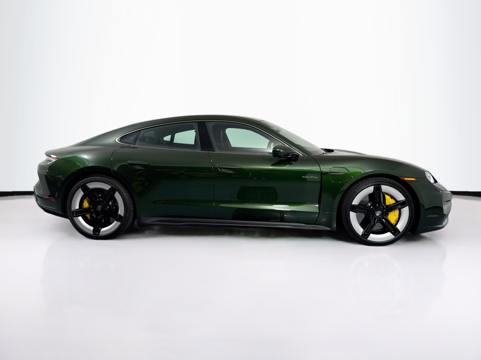 2025 Porsche Taycan Turbo S photo 8