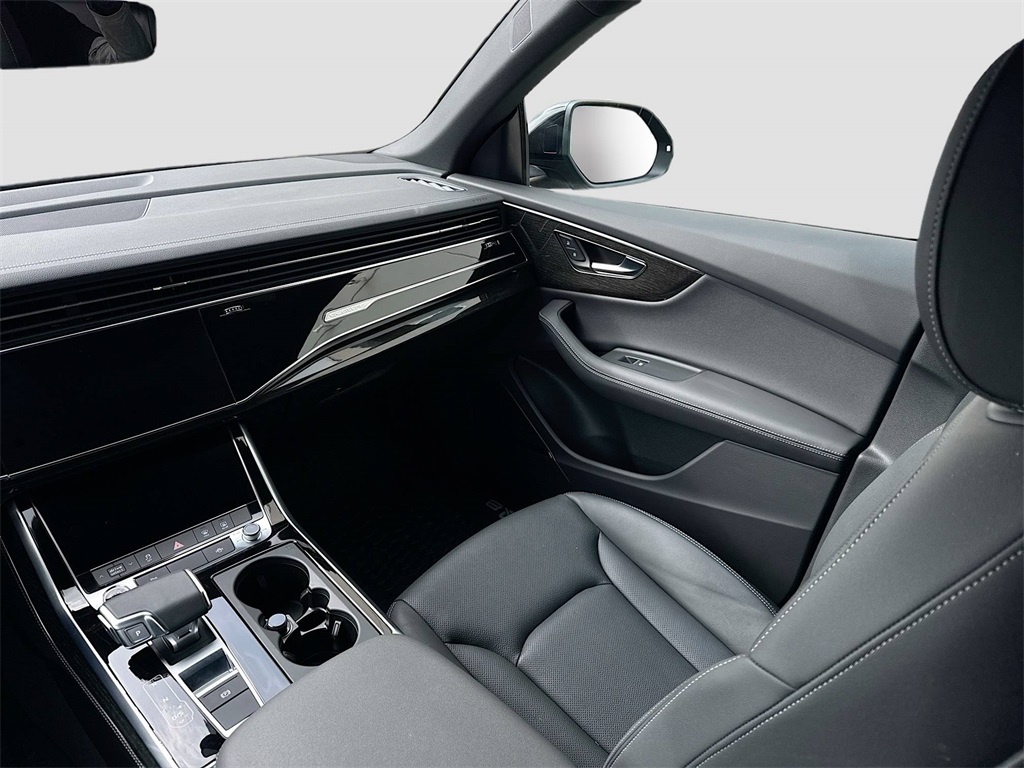 2025 Audi Q8 55 Premium Plus photo 20