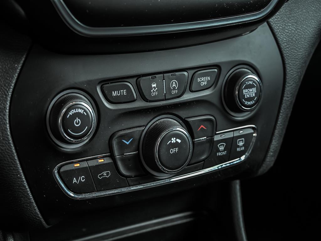2020 Jeep Cherokee Latitude photo 19