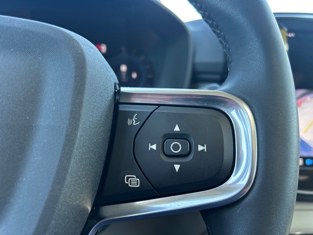 2023 Volvo XC40 Plus photo 22