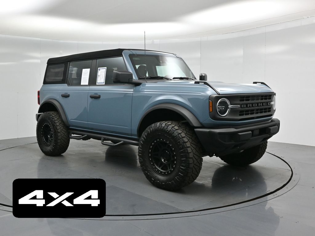 2023 Ford Bronco 4-Door Base's photo