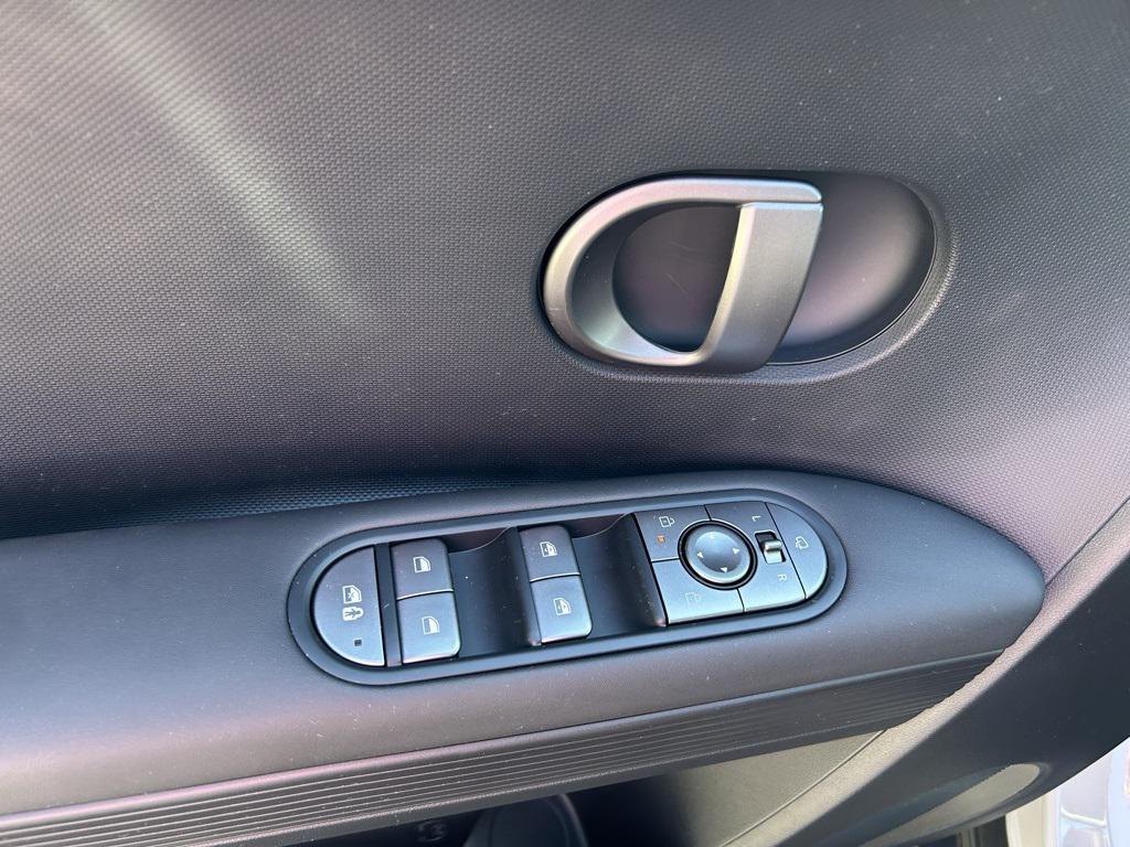 2025 Hyundai Ioniq 5 SEL photo 11