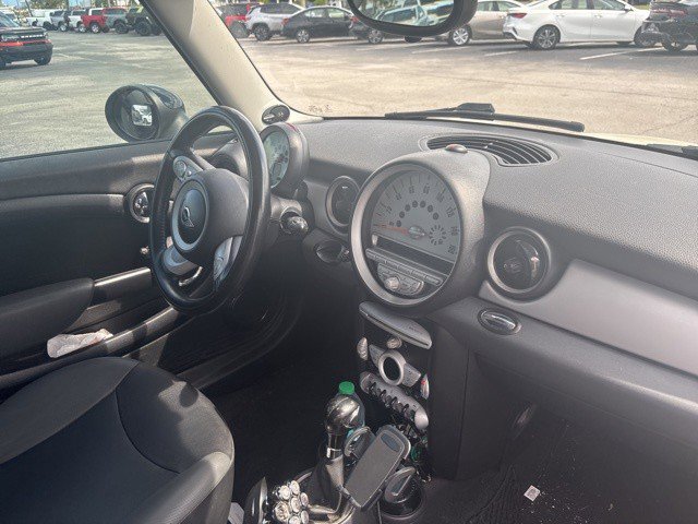 2010 Mini Cooper Hardtop Base photo 6