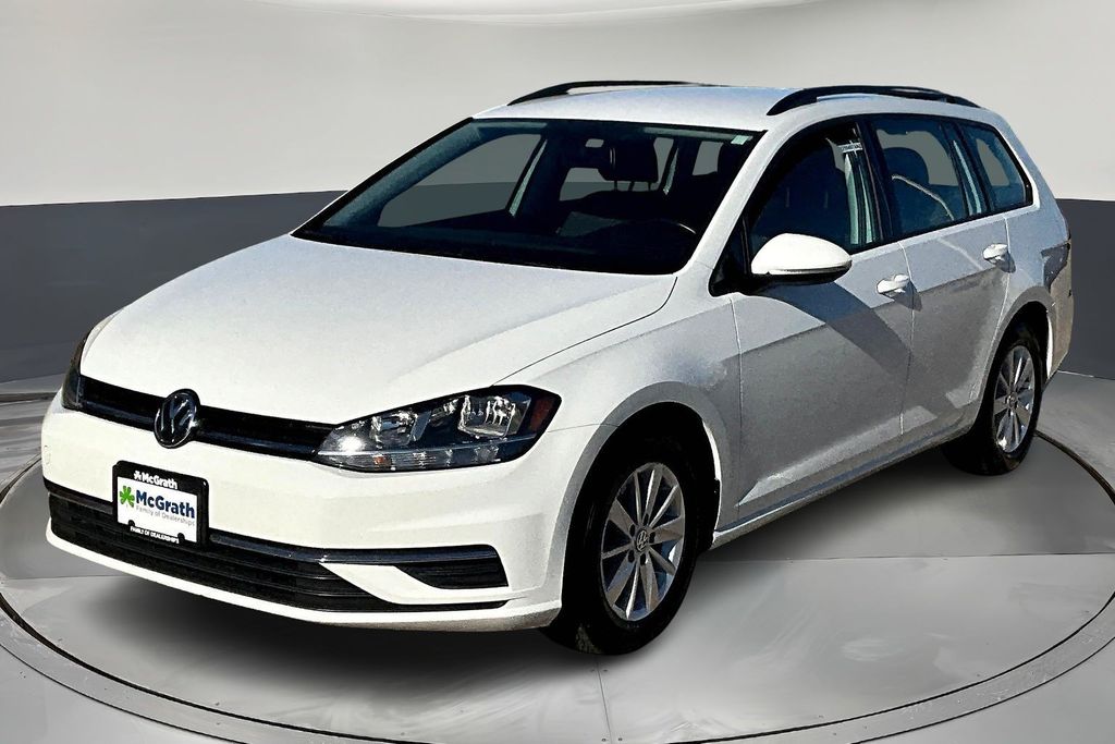2019 Volkswagen Golf SportWagen S photo 2