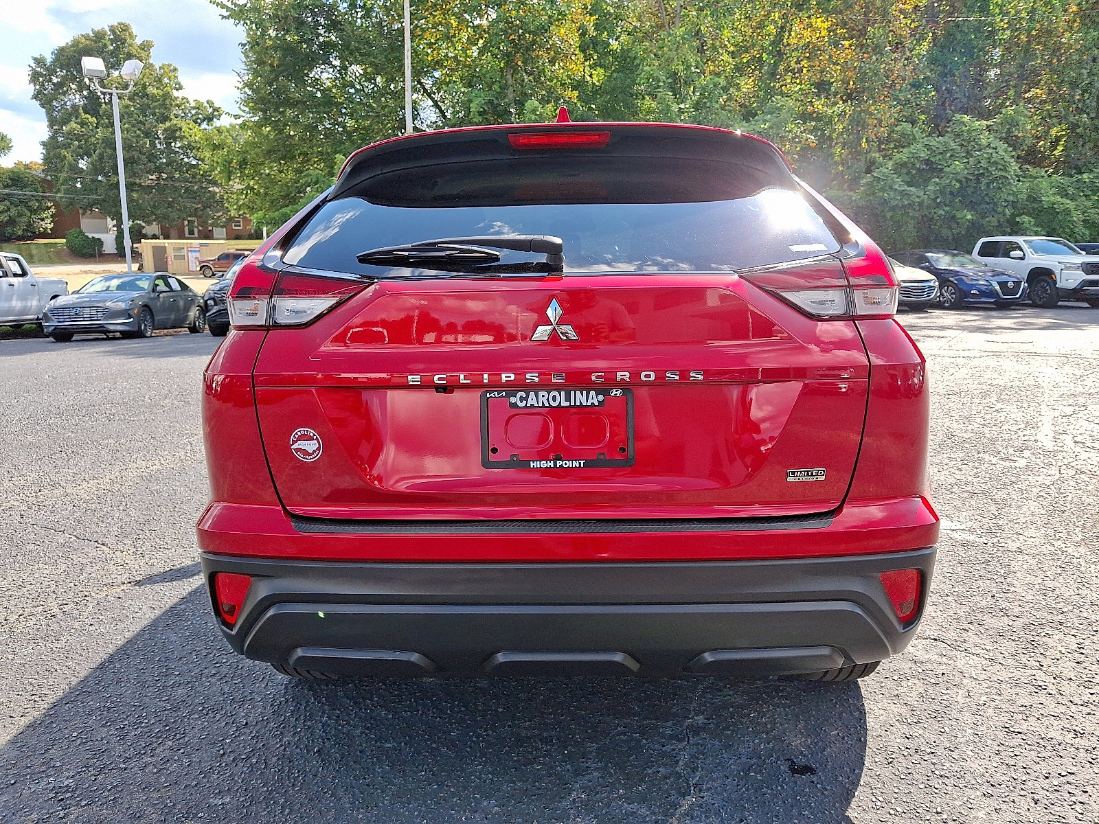 2022 Mitsubishi Eclipse Cross LE photo 3