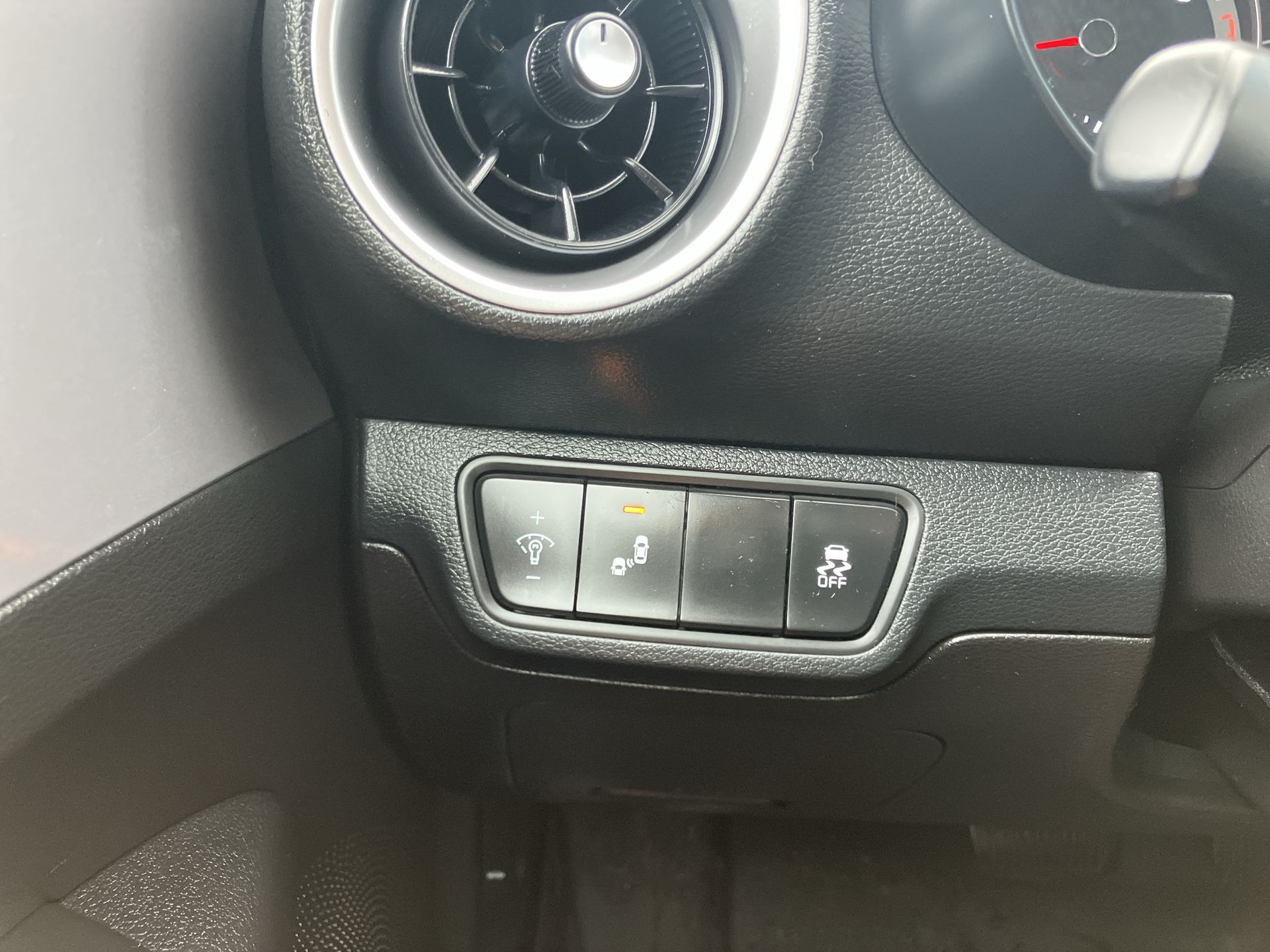 2023 Kia Forte LXS photo 8