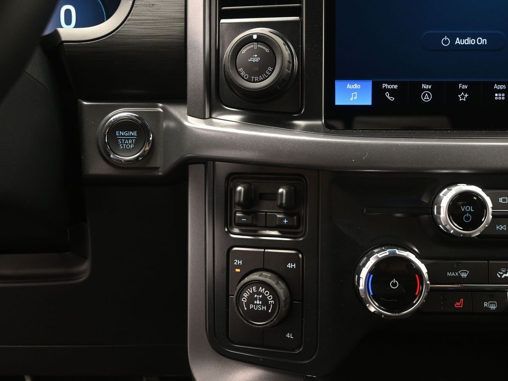 2025 Ford F-150 XLT photo 12
