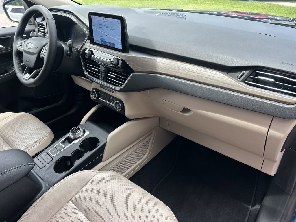 2020 Ford Escape Titanium Hybrid photo 13