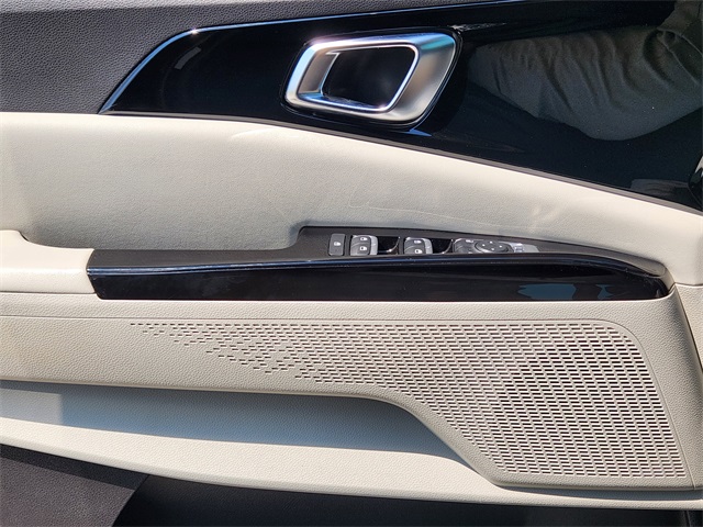 2023 Kia Carnival EX photo 22